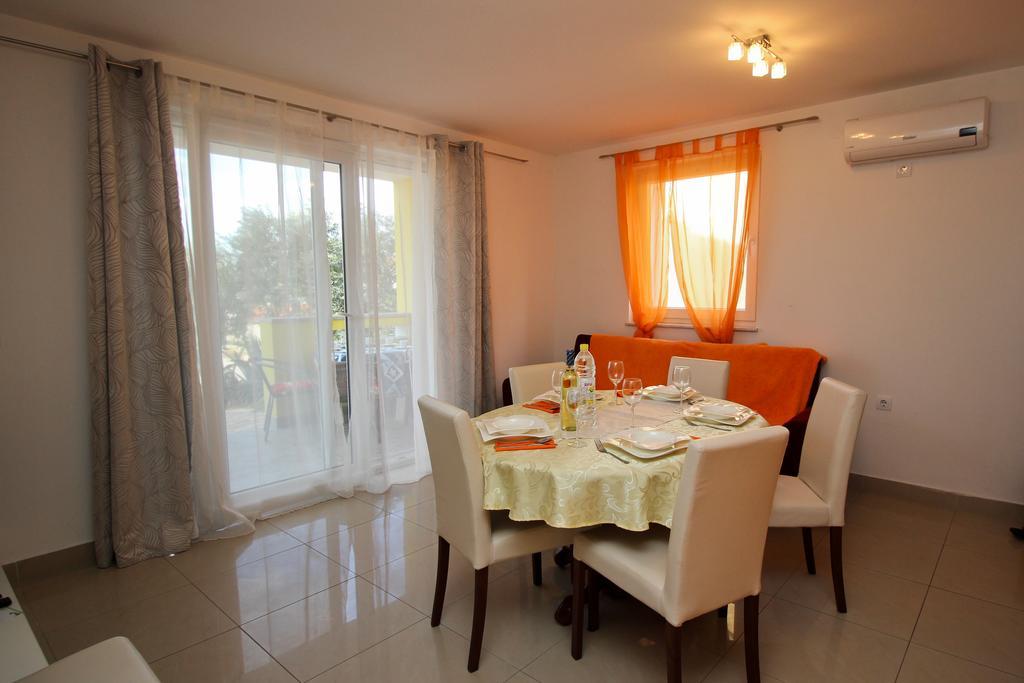 Apartments Koritnik Punat Camera foto